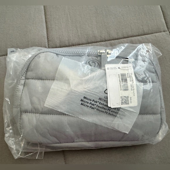 Lululemon Everywhere Belt Bag Large 2L Wunder Puff in Rhino Grey - Picture 7 of 7